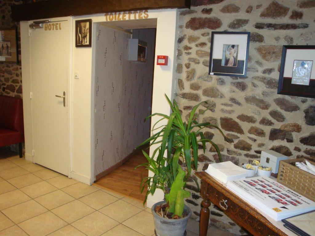 Auberge Du Chateau Chateauneuf-d'Ille-et-Vilaine Екстер'єр фото