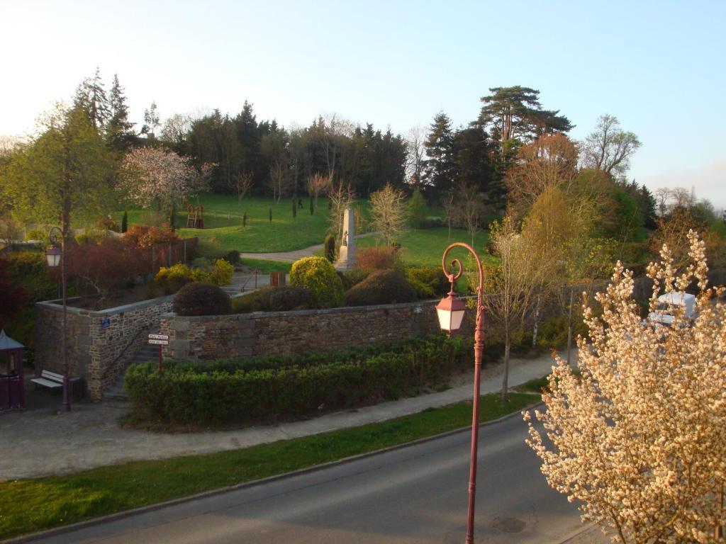 Auberge Du Chateau Chateauneuf-d'Ille-et-Vilaine Екстер'єр фото